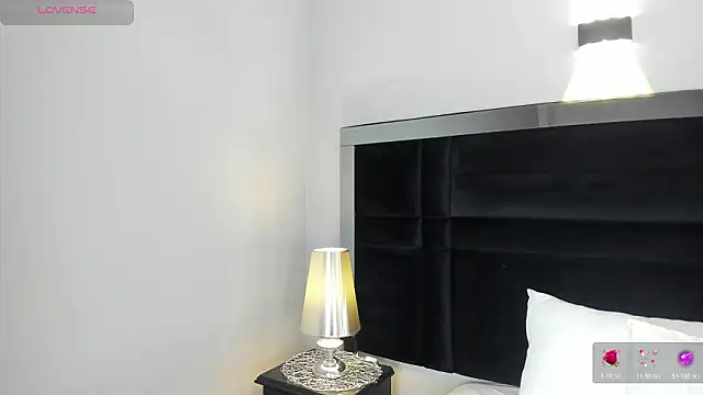 Snapshot of CarolineLee_ chatting on 02.27.26 CarolineLee online show from 02.27.26