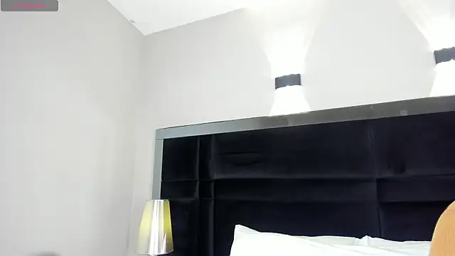 CarolineLee  online show from 04.02.26