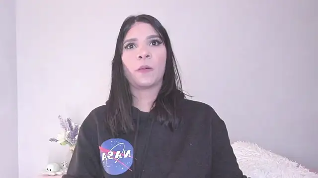 Laura-angeel online show from 02.07.26