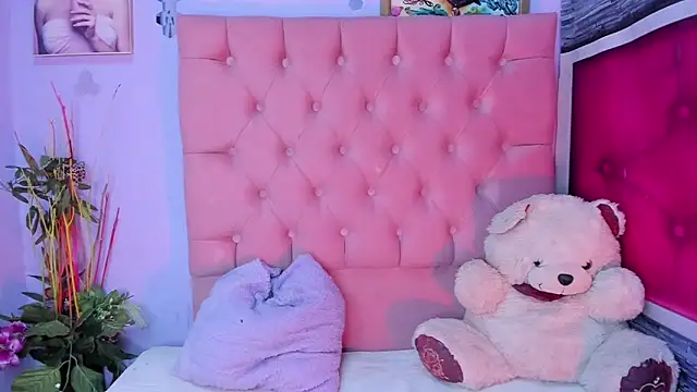 Megan Luxe online show from 01.08.26