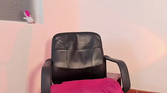 Snapshot of marie_pourtoii chatting on 10.13.25 marie pourtoii online show from 10.13.25