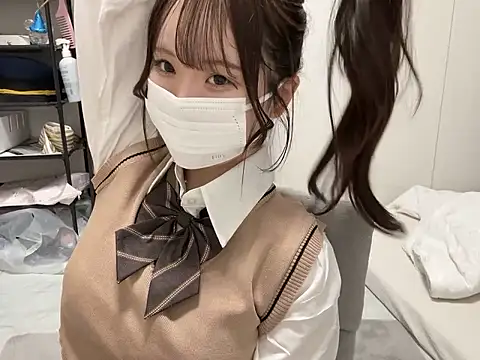 Snapshot of nano-da-u chatting on 10.26.25 nano-da-u online show from 10.26.25