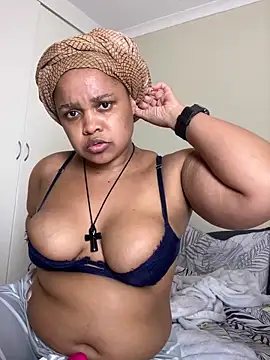 Snapshot of XXXquisiteVixen chatting on 11.18.25 XXXquisiteVixen online show from 11.18.25