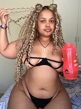 Snapshot of XXXquisiteVixen chatting on 11.29.25 XXXquisiteVixen online show from 11.29.25