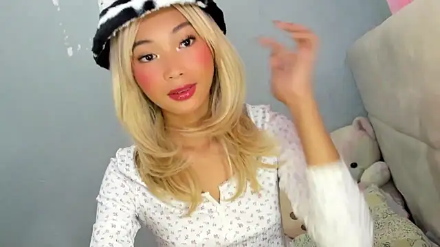 Snapshot of Anne_the_virgin chatting on 10.14.25 Anne the virgin online show from 10.14.25