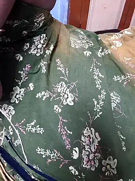 Snapshot of TAMIL_ELAKKIYA chatting on 10.04.25 TAMIL ELAKKIYA online show from 10.04.25