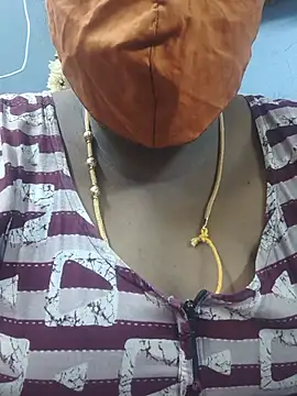 Snapshot of TAMIL_ELAKKIYA chatting on 07.04.26 TAMIL ELAKKIYA online show from 07.04.26