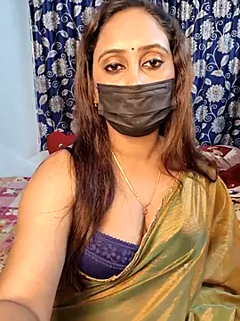 Snapshot of Cute-lusi chatting on 12.13.25 Cute-lusi online show from 12.13.25