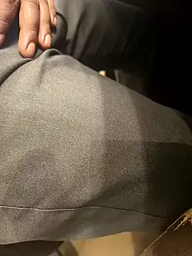 Snapshot of hotboy43339 chatting on 10.27.25 hotboy43339 online show from 10.27.25