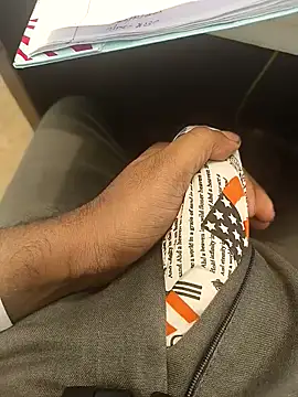 Snapshot of hotboy43339 chatting on 10.29.25 hotboy43339 online show from 10.29.25