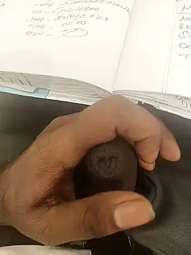 Snapshot of hotboy43339 chatting on 11.28.25 hotboy43339 online show from 11.28.25