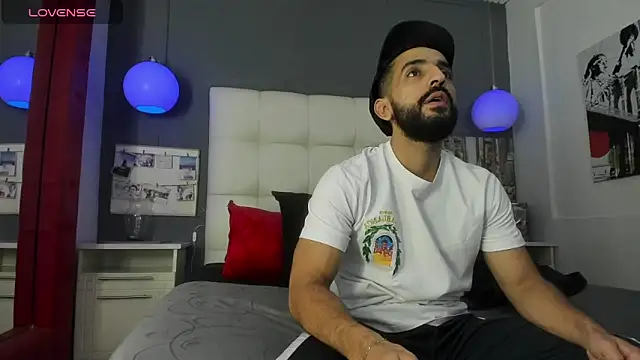 Yiyo10  online show from 02.13.26