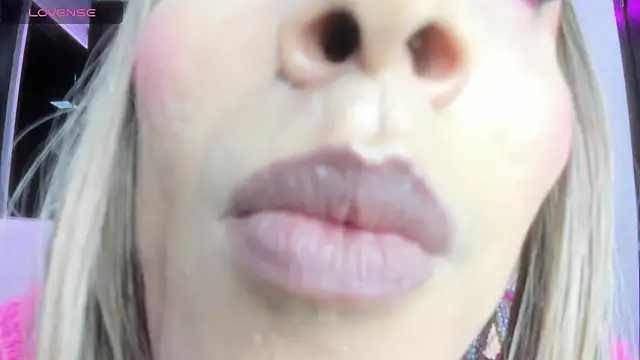 Snapshot of shantala_nastasiia chatting on 04.26.26 shantala nastasiia online show from 04.26.26