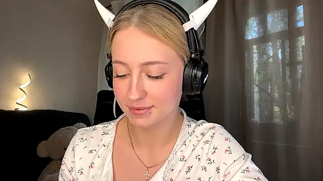 Jetta Corsacami online show from 10.25.25