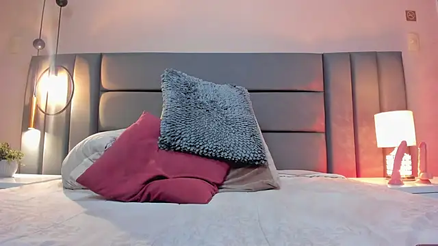 Snapshot of IvyJhons chatting on 10.23.25 IvyJhons online show from 10.23.25