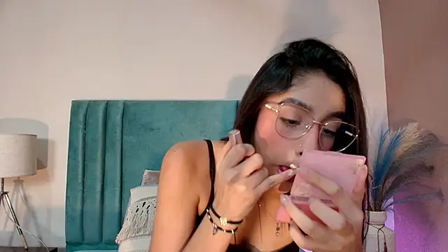 Snapshot of IvyJhons chatting on 11.05.25 IvyJhons online show from 11.05.25