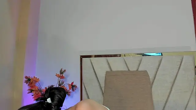 Snapshot of IvyJhons chatting on 11.26.25 IvyJhons online show from 11.26.25