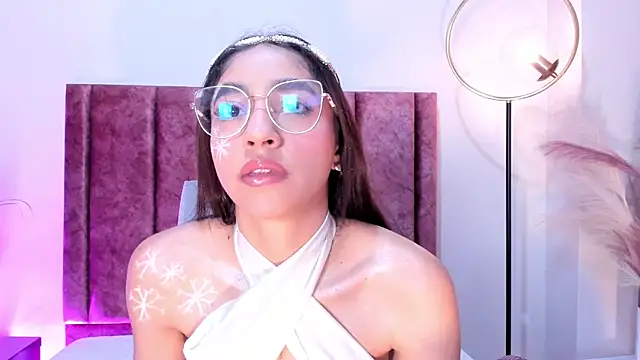 Snapshot of IvyJhons chatting on 12.15.25 IvyJhons online show from 12.15.25