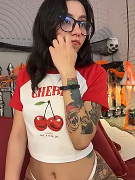 Snapshot of eviegothel_ chatting on 11.05.25 eviegothel online show from 11.05.25