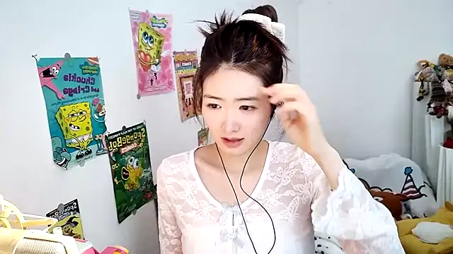 Snapshot of Moonlight-23 chatting on 10.28.25 Moonlight-23 online show from 10.28.25