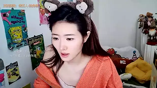 Snapshot of Moonlight-23 chatting on 10.29.25 Moonlight-23 online show from 10.29.25