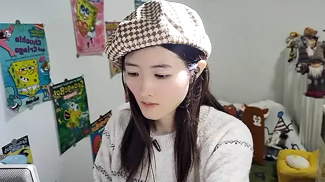 Snapshot of Moonlight-23 chatting on 10.31.25 Moonlight-23 online show from 10.31.25