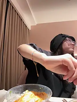 Snapshot of Moonlight-23 chatting on 11.11.25 Moonlight-23 online show from 11.11.25