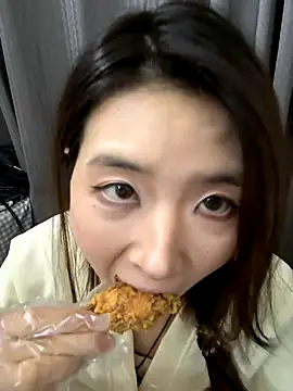 Snapshot of Moonlight-23 chatting on 11.15.25 Moonlight-23 online show from 11.15.25