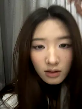 Snapshot of Moonlight-23 chatting on 11.16.25 Moonlight-23 online show from 11.16.25