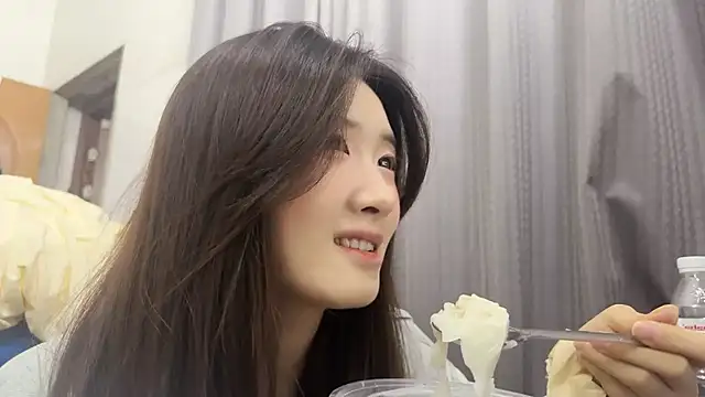 Snapshot of Moonlight-23 chatting on 11.21.25 Moonlight-23 online show from 11.21.25