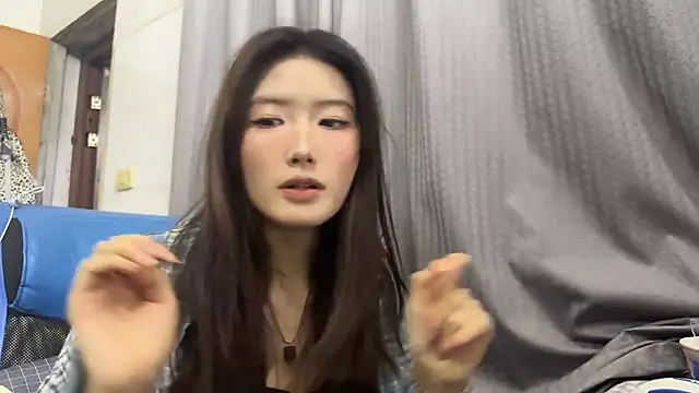 Snapshot of Moonlight-23 chatting on 11.23.25 Moonlight-23 online show from 11.23.25