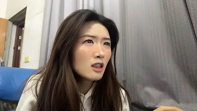 Snapshot of Moonlight-23 chatting on 11.24.25 Moonlight-23 online show from 11.24.25