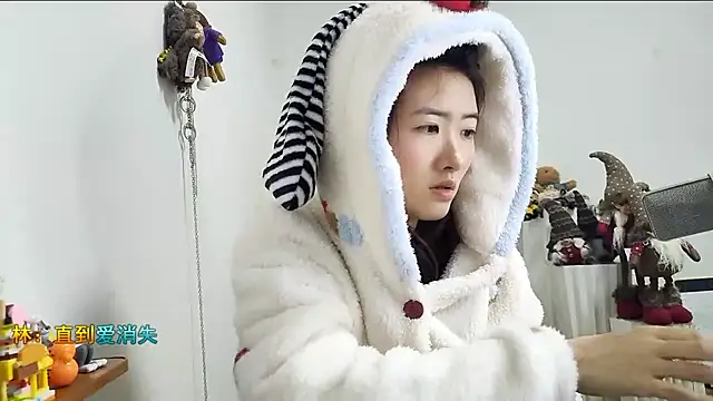 Snapshot of Moonlight-23 chatting on 12.15.25 Moonlight-23 online show from 12.15.25