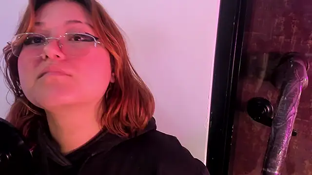 isa grey  online show from 09.28.25