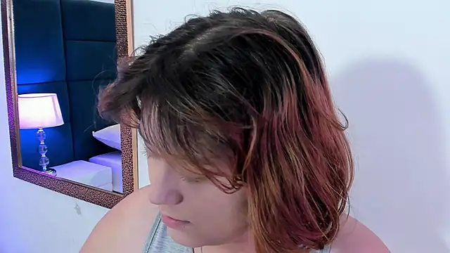 isa grey  online show from 11.10.25