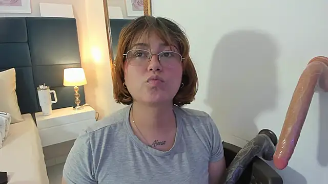 isa grey  online show from 11.26.25