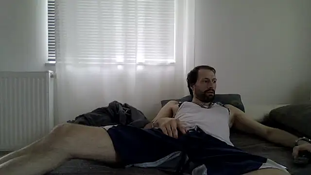 Snapshot of XLBarehengst chatting on 10.07.25 XLBarehengst online show from 10.07.25