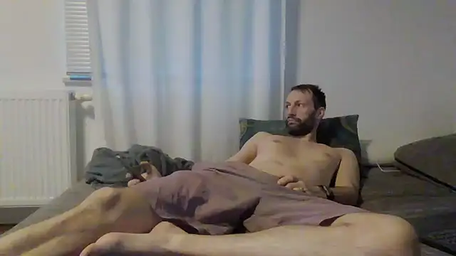 Snapshot of XLBarehengst chatting on 12.04.25 XLBarehengst online show from 12.04.25