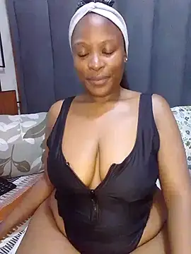 Snapshot of MrsMxx25 chatting on 10.07.25 MrsMxx25 online show from 10.07.25