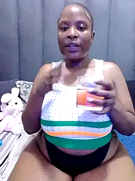 MrsMxx25 online show from 10.26.25