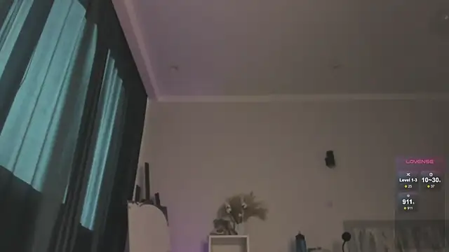 Snapshot of devaivy chatting on 10.04.25 devaivy online show from 10.04.25