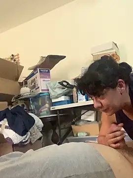 Snapshot of shakeweight chatting on 10.01.25 shakeweight online show from 10.01.25