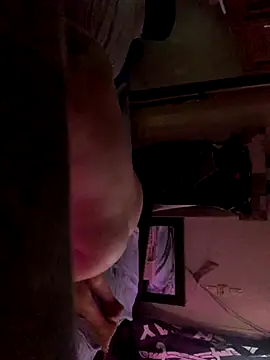 Snapshot of shakeweight chatting on 10.10.25 shakeweight online show from 10.10.25