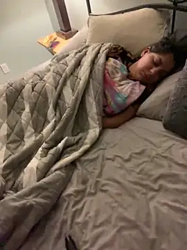 Snapshot of shakeweight chatting on 11.19.25 shakeweight online show from 11.19.25