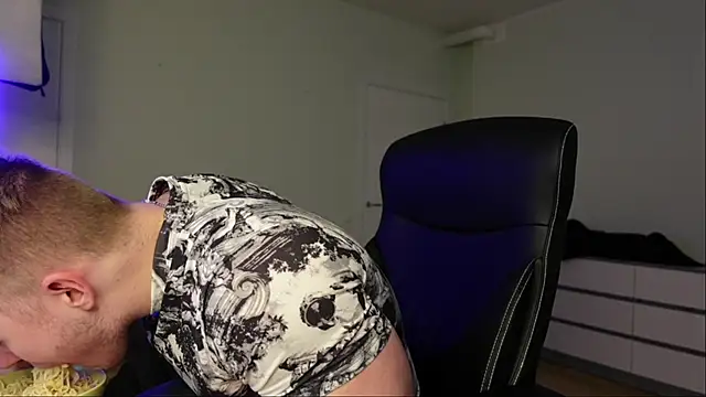 Snapshot of Richard_Dullas chatting on 10.23.25 Richard Dullas online show from 10.23.25