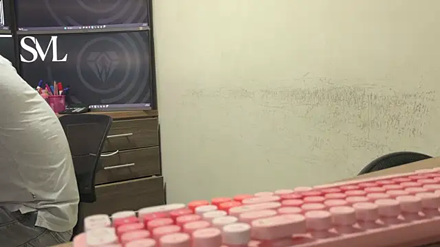 Snapshot of danisml134 chatting on 11.13.25 danisml134 online show from 11.13.25