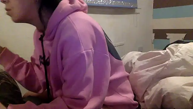 Snapshot of Bellababexox chatting on 10.28.25 Bellababexox online show from 10.28.25