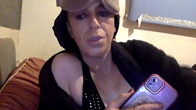 Snapshot of Bellababexox chatting on 11.18.25 Bellababexox online show from 11.18.25