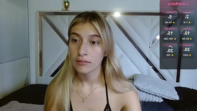 Snapshot of SophiaaLee chatting on 11.14.25 SophiaaLee online show from 11.14.25