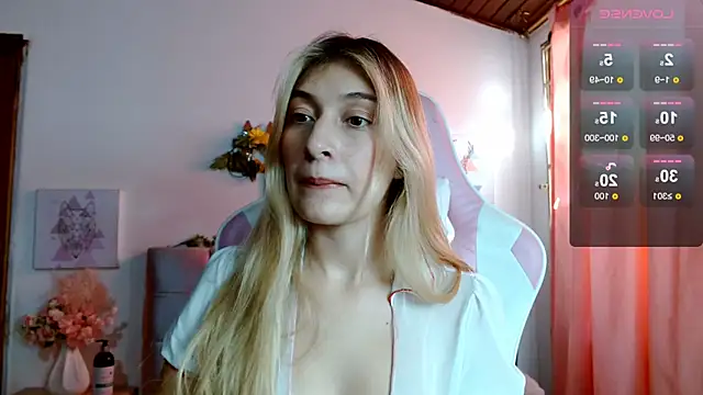 Snapshot of SophiaaLee chatting on 12.13.25 SophiaaLee online show from 12.13.25